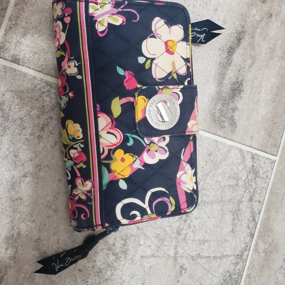 Vera Bradley wallet - Picture 1 of 6
